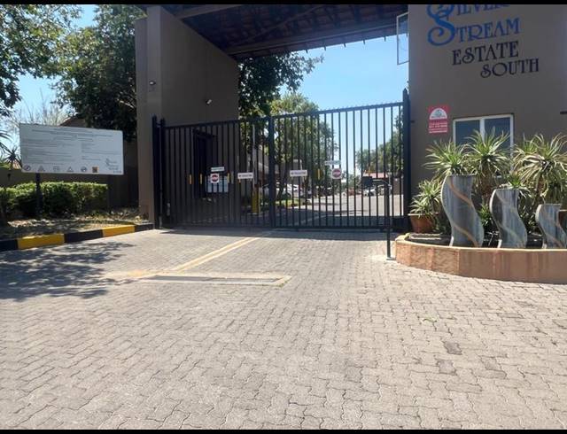 2 BEDROOM TOWNHOUSE FOR SALE IN HALFWAY GARDENS